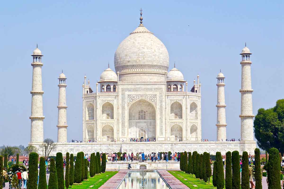 A Taxi Tour to the Spectacular Taj Mahal